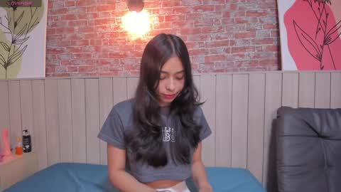 Snapshot of sophiebenson_ chatting on January 6, 12:35 pm Sophie online show from January 6, 12:35 pm