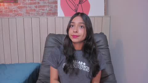 Snapshot of sophiebenson_ chatting on January 6, 3:40 pm Sophie online show from January 6, 3:40 pm