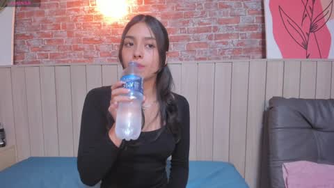 Snapshot of sophiebenson_ chatting on January 8, 12:37 pm Sophie online show from January 8, 12:37 pm