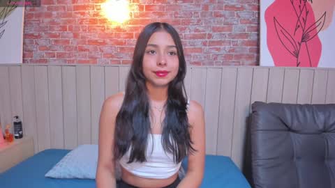 Snapshot of sophiebenson_ chatting on January 13, 12:35 pm Sophie online show from January 13, 12:35 pm