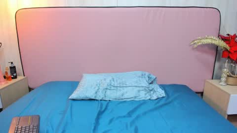 Snapshot of sophiebenson_ chatting on January 23, 10:54 pm Sophie online show from January 23, 10:54 pm