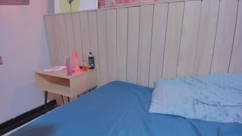 Snapshot of sophiebenson_ chatting on January 25, 3:09 pm Sophie online show from January 25, 3:09 pm