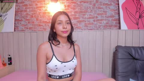 Snapshot of sophiebenson_ chatting on January 28, 3:14 pm Sophie online show from January 28, 3:14 pm