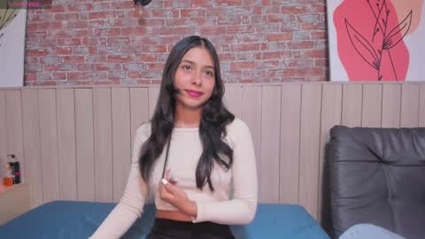 Snapshot of sophiebenson_ chatting on February 5, 3:52 pm Sophie online show from February 5, 3:52 pm