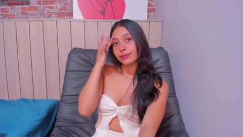 Snapshot of sophiebenson_ chatting on February 21, 6:37 pm Sophie online show from February 21, 6:37 pm
