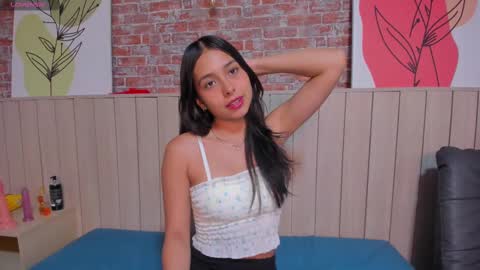 Snapshot of sophiebenson_ chatting on February 24, 3:53 pm Sophie online show from February 24, 3:53 pm