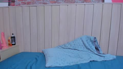 Snapshot of sophiebenson_ chatting on March 1, 3:16 pm Sophie online show from March 1, 3:16 pm