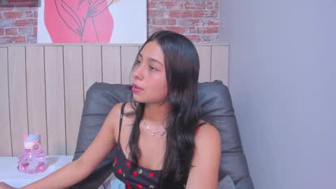 Snapshot of sophiebenson_ chatting on March 4, 6:18 pm Sophie online show from March 4, 6:18 pm