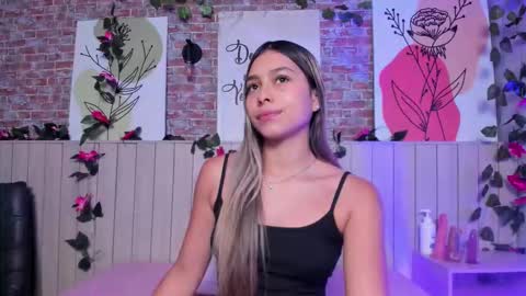 Snapshot of sophiebenson_ chatting on March 13, 1:29 pm Sophie online show from March 13, 1:29 pm