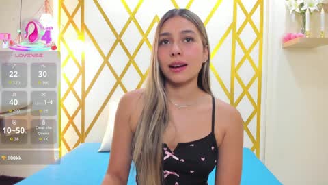 Snapshot of sophiebenson_ chatting on April 9, 12:43 pm Sophie online show from April 9, 12:43 pm