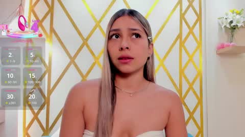 Snapshot of sophiebenson_ chatting on April 22, 12:18 pm Sophie online show from April 22, 12:18 pm