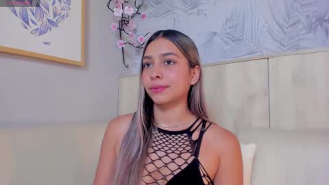 Snapshot of sophiebenson_ chatting on May 23, 1:48 pm Sophie online show from May 23, 1:48 pm