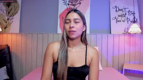 Snapshot of sophiebenson_ chatting on May 27, 1:08 pm Sophie online show from May 27, 1:08 pm