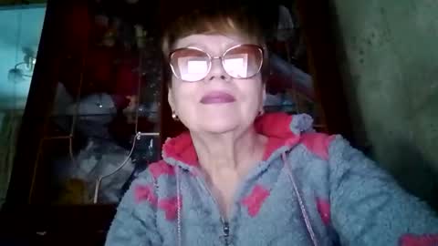 Snapshot of sophieburnsx chatting on April 23, 4:09 pm SophieBurnsX online show from April 23, 4:09 pm