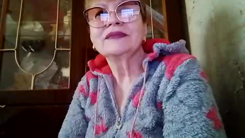 Snapshot of sophieburnsx chatting on April 26, 8:45 am SophieBurnsX online show from April 26, 8:45 am