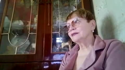 Snapshot of sophieburnsx chatting on May 21, 10:00 am SophieBurnsX online show from May 21, 10:00 am