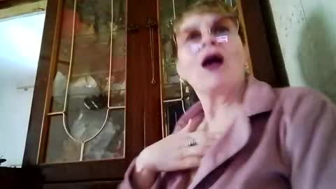 Snapshot of sophieburnsx chatting on June 4, 8:53 am SophieBurnsX online show from June 4, 8:53 am