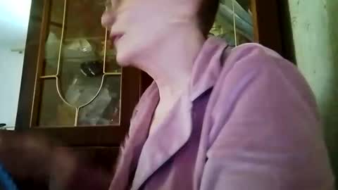 Snapshot of sophieburnsx chatting on June 5, 9:37 am SophieBurnsX online show from June 5, 9:37 am