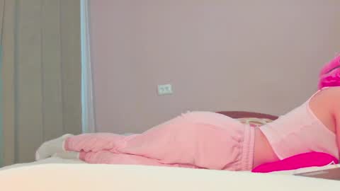Snapshot of sophiechan69 chatting on April 8, 1:44 pm ShopieChan69 online show from April 8, 1:44 pm