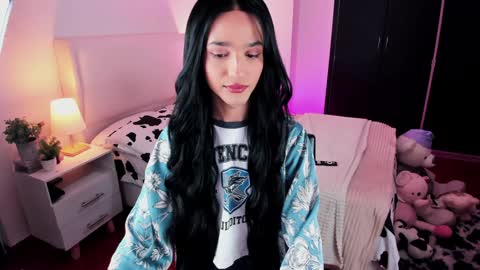 Snapshot of sophiecornett chatting on February 1, 7:55 pm    online show from February 1, 7:55 pm