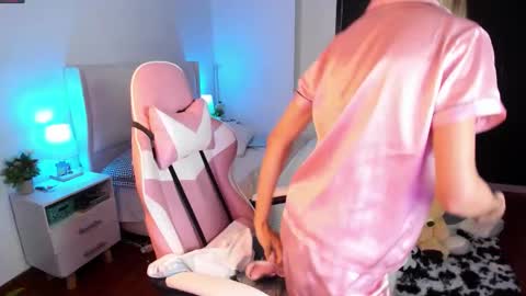    online show from February 10, 8:40 am