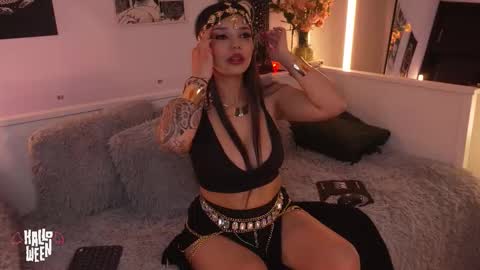 Sophiee  online show from November 1, 2:57 am