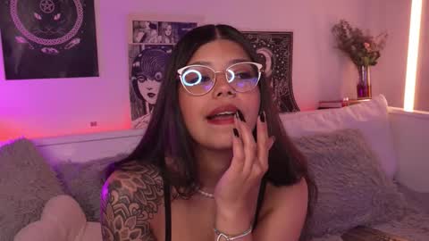 Sophiee  online show from March 20, 5:01 am