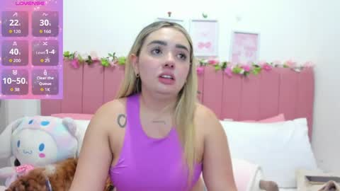 Snapshot of sophiee_rosee chatting on May 5, 1:24 am sophiee rosee online show from May 5, 1:24 am