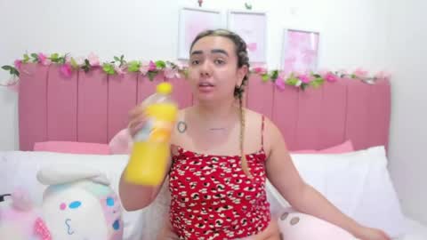 Snapshot of sophiee_rosee chatting on May 6, 9:53 pm sophiee rosee online show from May 6, 9:53 pm
