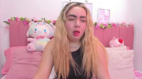 Snapshot of sophiee_rosee chatting on May 7, 4:12 pm sophiee rosee online show from May 7, 4:12 pm