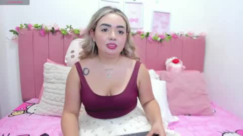 Snapshot of sophiee_rosee chatting on May 10, 11:10 pm sophiee rosee online show from May 10, 11:10 pm