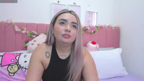 Snapshot of sophiee_rosee chatting on May 19, 10:16 pm sophiee rosee online show from May 19, 10:16 pm