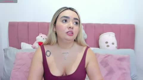 Snapshot of sophiee_rosee chatting on June 14, 11:07 pm sophiee rosee online show from June 14, 11:07 pm