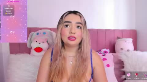 Snapshot of sophiee_rosee chatting on June 27, 5:07 pm sophiee rosee online show from June 27, 5:07 pm