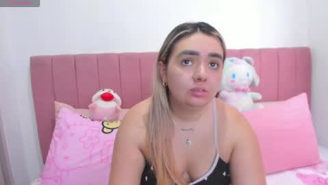 Snapshot of sophiee_rosee chatting on July 4, 9:43 pm sophiee rosee online show from July 4, 9:43 pm
