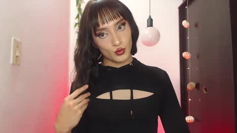 Snapshot of sophiee_s chatting on February 15, 6:55 pm Sophie online show from February 15, 6:55 pm