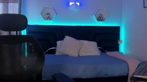 Snapshot of sophiee_s chatting on March 2, 5:25 pm Sophie online show from March 2, 5:25 pm