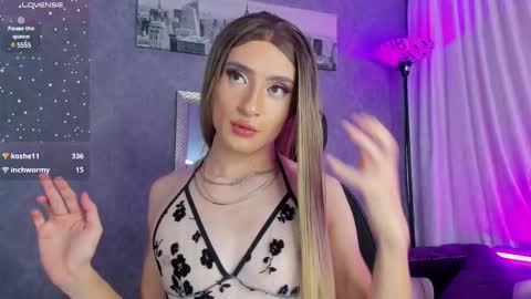 Snapshot of sophiee_s chatting on March 8, 8:03 pm Sophie online show from March 8, 8:03 pm