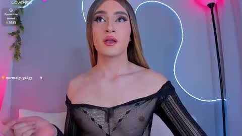 Snapshot of sophiee_s chatting on September 28, 12:49 am Sophie online show from September 28, 12:49 am