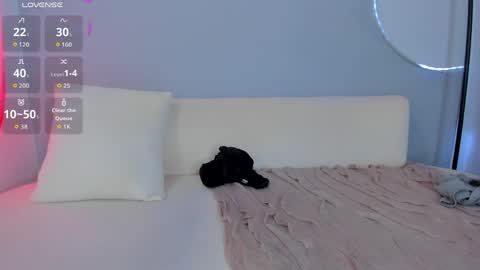 Snapshot of sophiee_s chatting on May 14, 11:00 pm Sophie online show from May 14, 11:00 pm