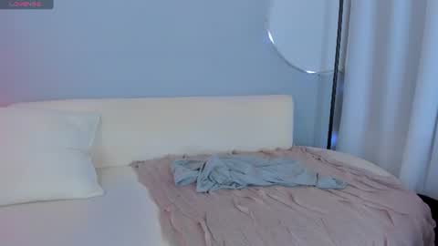 Snapshot of sophiee_s chatting on June 16, 11:40 pm Sophie online show from June 16, 11:40 pm