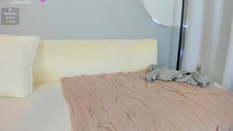 Snapshot of sophiee_s chatting on June 22, 11:35 pm Sophie online show from June 22, 11:35 pm