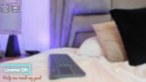 Snapshot of sophiee_smith chatting on February 14, 5:25 pm Sophie online show from February 14, 5:25 pm