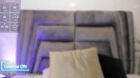 Snapshot of sophiee_smith chatting on February 17, 5:53 pm Sophie online show from February 17, 5:53 pm