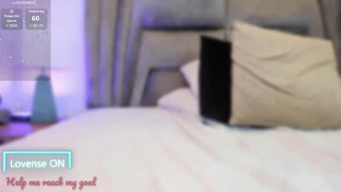 Snapshot of sophiee_smith chatting on February 19, 5:49 pm Sophie online show from February 19, 5:49 pm