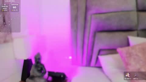 Snapshot of sophiee_smith chatting on September 29, 10:53 am Sophie online show from September 29, 10:53 am