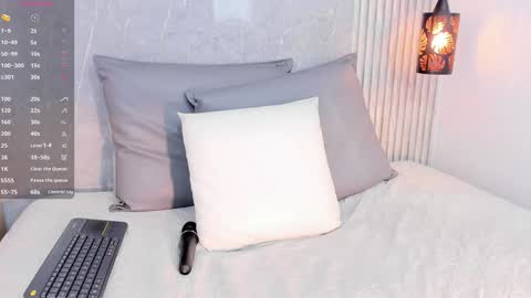 Snapshot of sophiee_velvet chatting on January 17, 2:28 pm online show from January 17, 2:28 pm