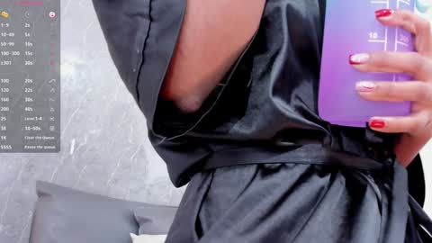 Snapshot of sophiee_velvet chatting on February 1, 5:37 pm online show from February 1, 5:37 pm