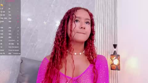 Snapshot of sophiee_velvet chatting on February 25, 2:44 pm online show from February 25, 2:44 pm