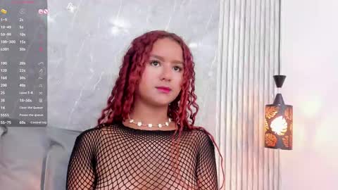 Snapshot of sophiee_velvet chatting on March 7, 2:34 pm online show from March 7, 2:34 pm